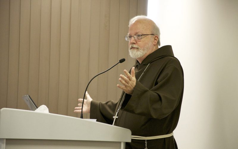 Fonte: https://commons.wikimedia.org/wiki/File:Cardinal_Se%C3%A1n_O%27Malley.jpg